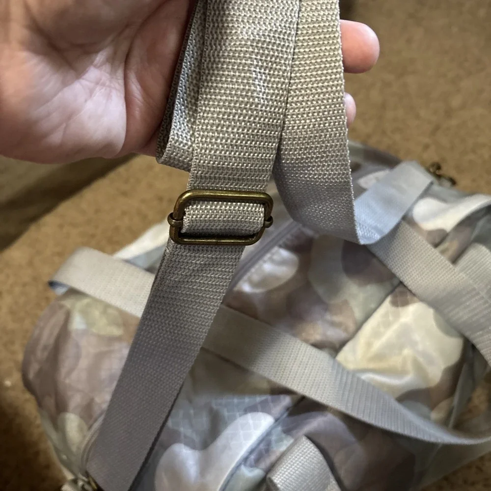 Thirty-One Soft Duffle Bag Green Camo Strap And Handles